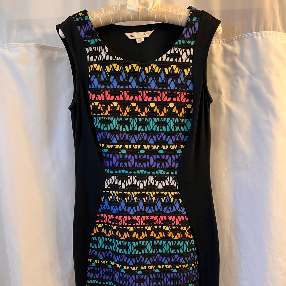 Yumi Bodycon Dress (6/8) with Colorful Detail